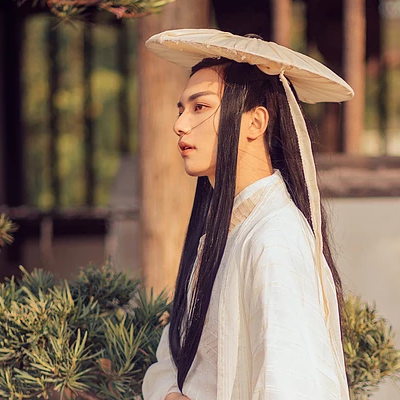 潇洒喝酒白衣翩翩男生头像,唯美古风真人头像