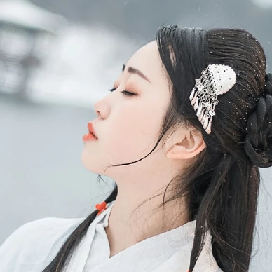 白衣素雪带伞女生头像,唯美古风真人头像