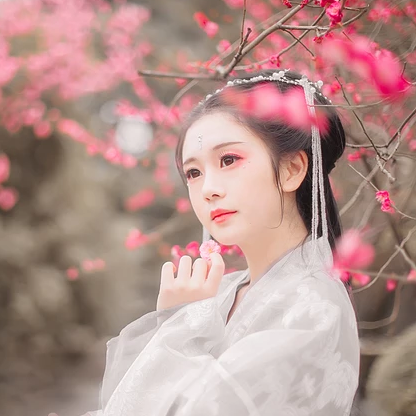 满溢花香文艺女生头像,唯美古风真人头像