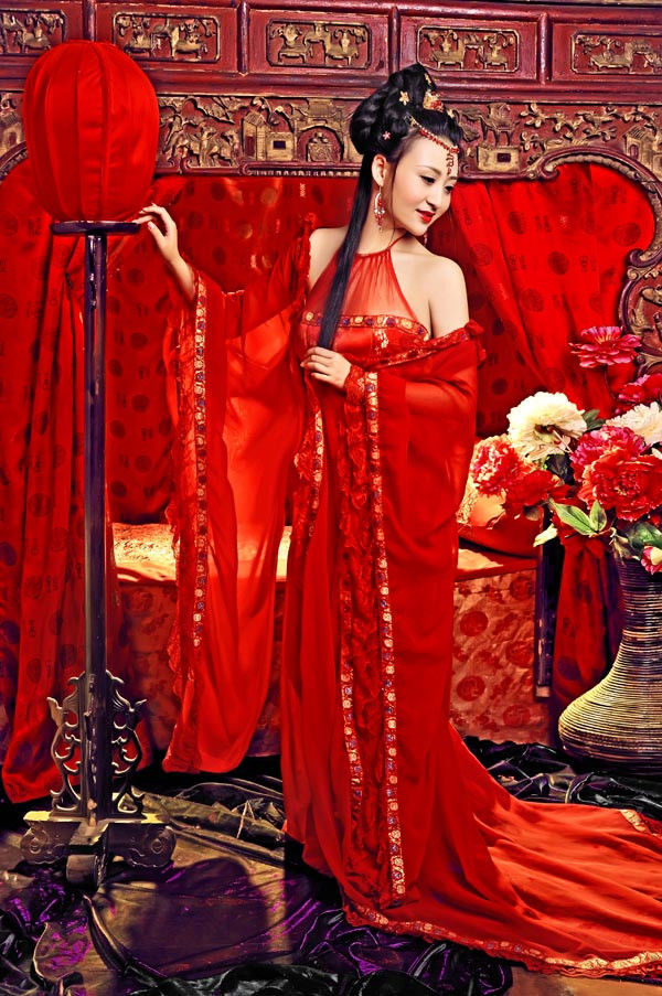 喜庆中国红创意服饰设计艺术