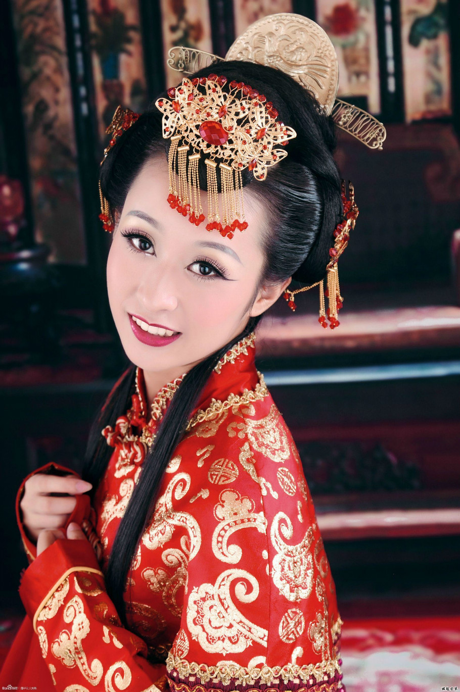 中国传统古典风格新娘服饰设计