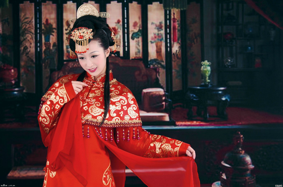 中国传统古典风格新娘服饰设计
