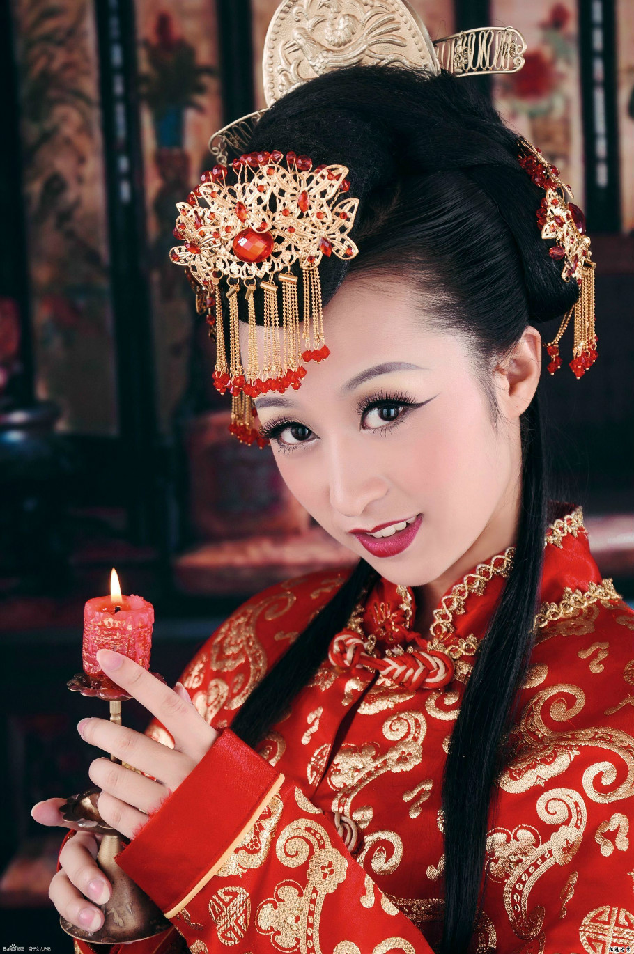 中国传统古典风格新娘服饰设计