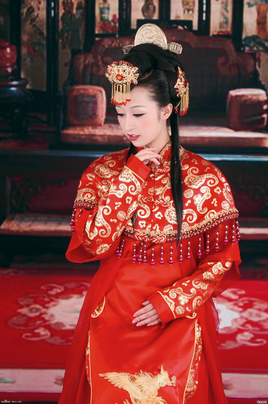 中国传统古典风格新娘服饰设计