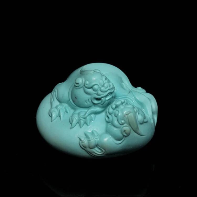 原矿绿松石雕件挂坠：双兽争辉