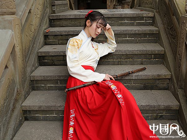 传统汉服交领齐腰襦裙