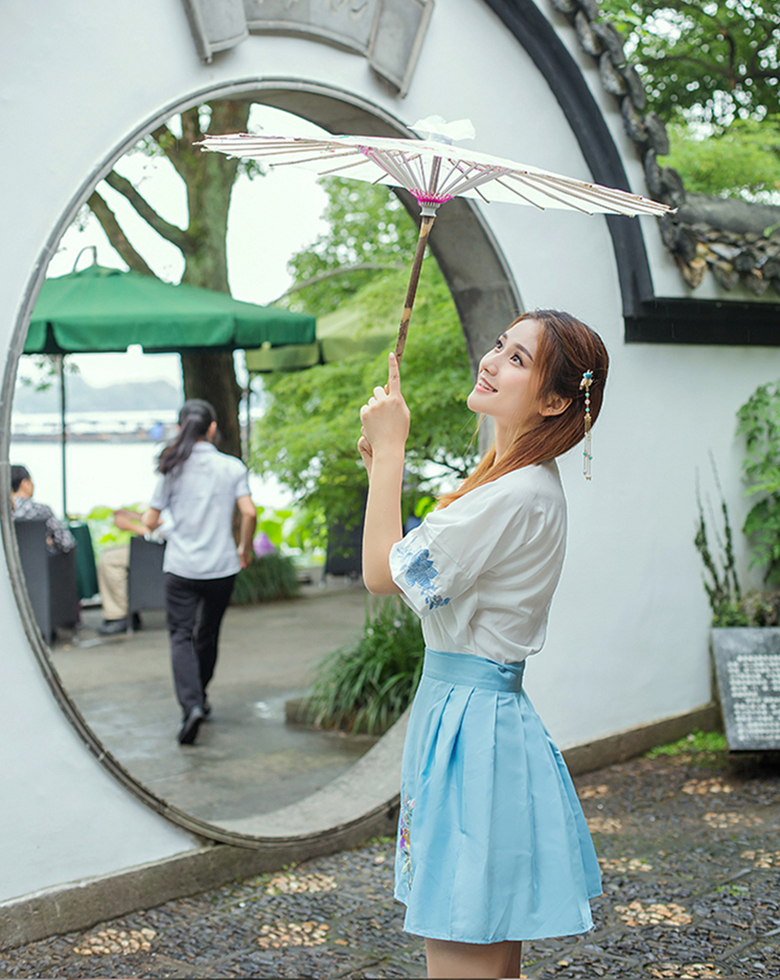 汉元素交领传统刺绣夏套装