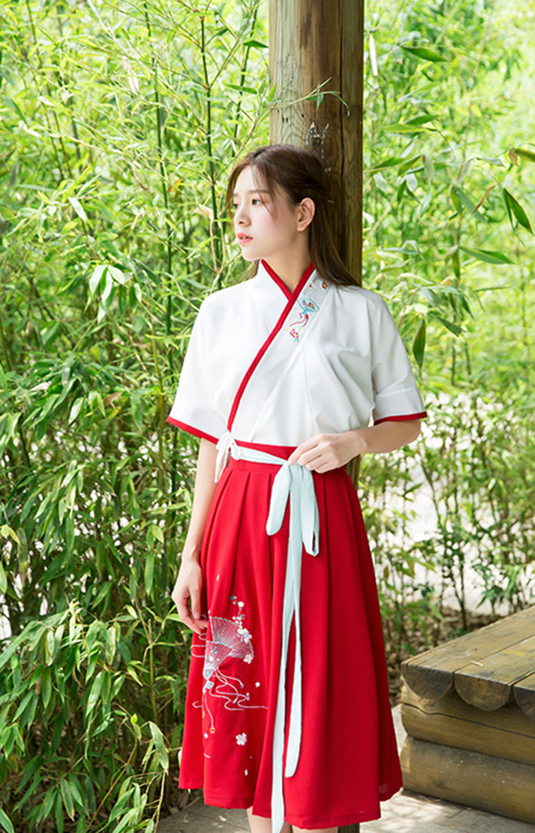 汉元素交领红白拼接绣扇夏装