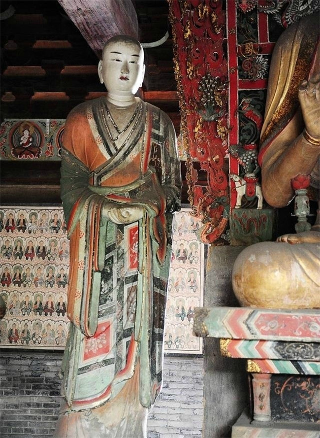 平遥镇国古寺华美彩塑