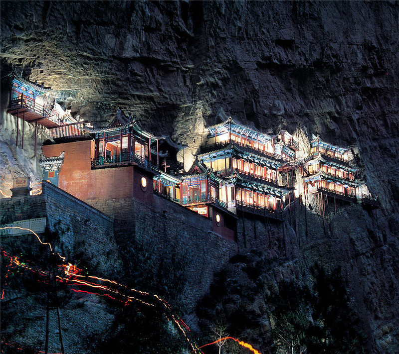 悬空寺半天高，三根马尾空中吊