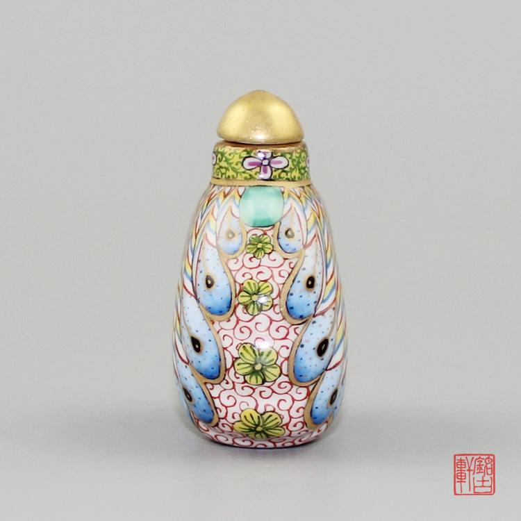 孔雀开屏手工描金粉彩陶瓷鼻烟壶