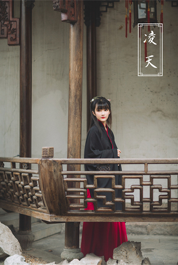交领齐腰上黑下红拼色汉服【凌天】