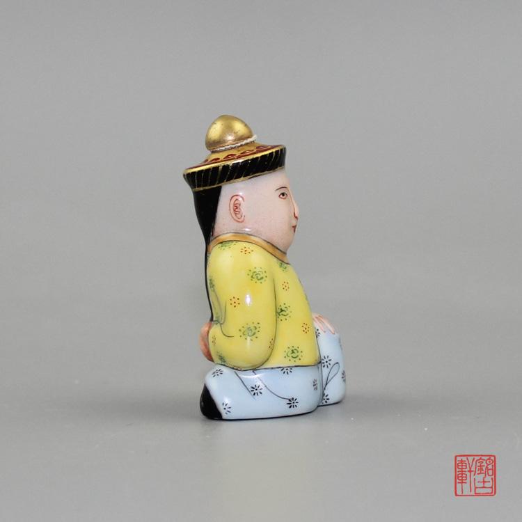 手绘满大人陶瓷鼻烟壶