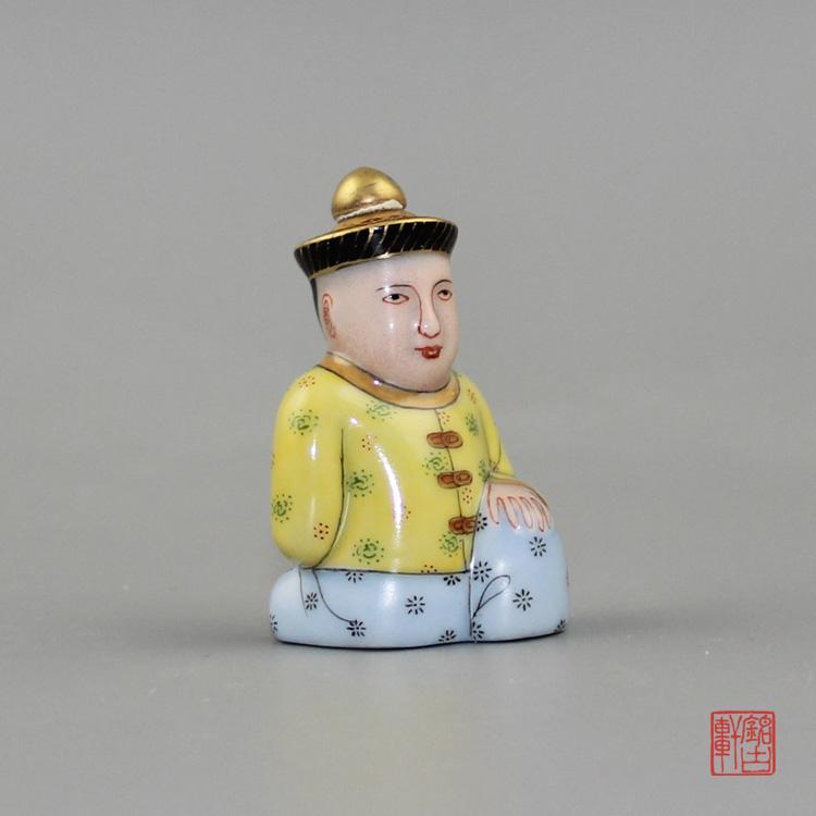 手绘满大人陶瓷鼻烟壶