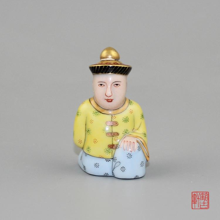 手绘满大人陶瓷鼻烟壶