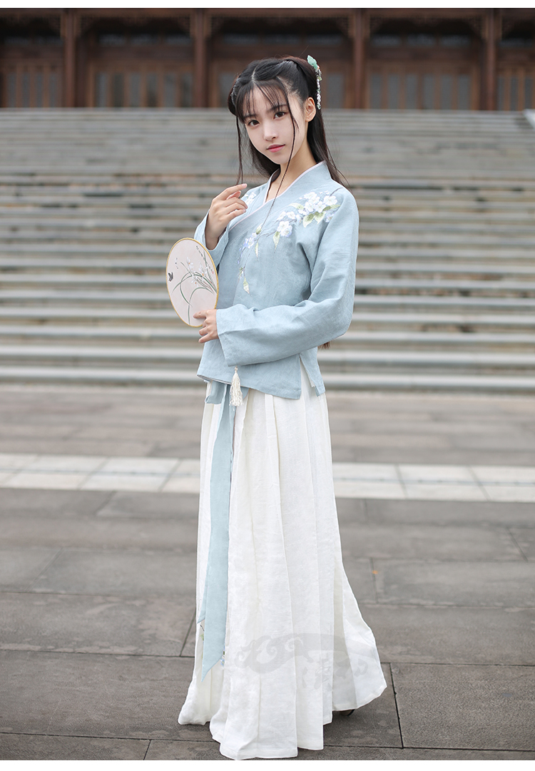 绣花汉服汉元素交领古装美女图片