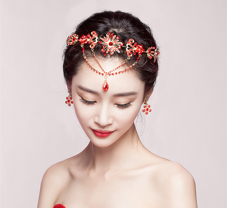 中式三件套装敬酒服额饰，优美盘发配饰发饰
