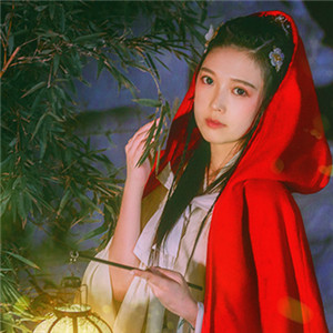 夜深庭间女子古风头像大全，红斗篷美人qq头像