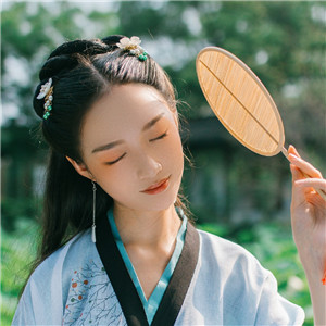 清荷满塘绿衣小姑娘古风头像，惬意唯美女生头