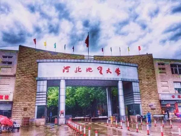 如隐·小佐居，半入溪水半入云