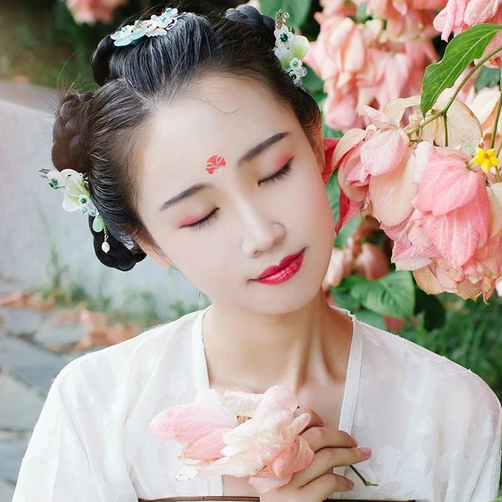 清新花朵中国风古风真人唯美女子头像