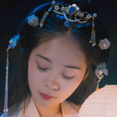 提灯唯美古风少女真人头像