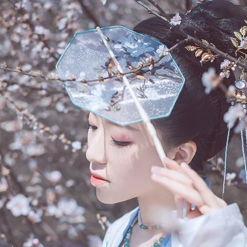 梅花少女唯美古风少女真人头像