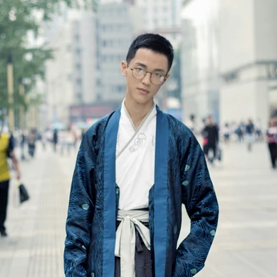 街拍唯美古风真人汉服男生头像