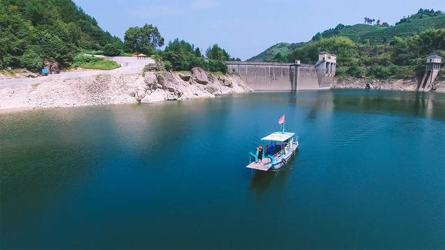 丽水·浮光，浮光指路茶香入梦盖一间湖畔大学