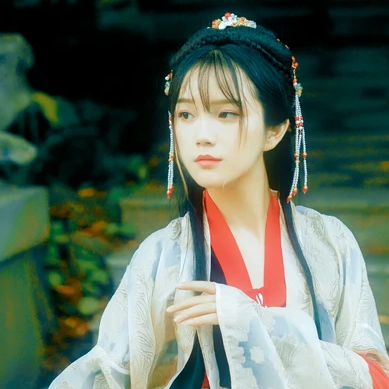 优雅时尚古风头像，唯美古风真人女子头像
