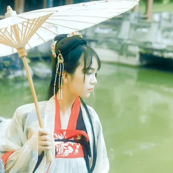 优雅时尚古风头像，唯美古风真人女子头像