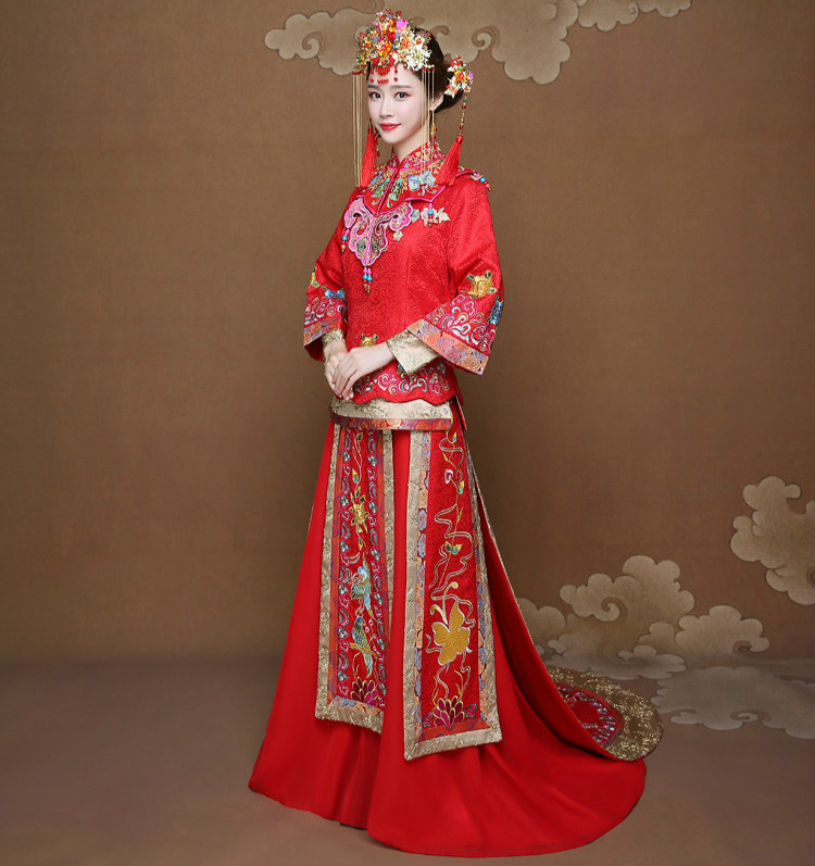 披肩拖尾秀禾服新娘礼服，时尚大气中式礼服