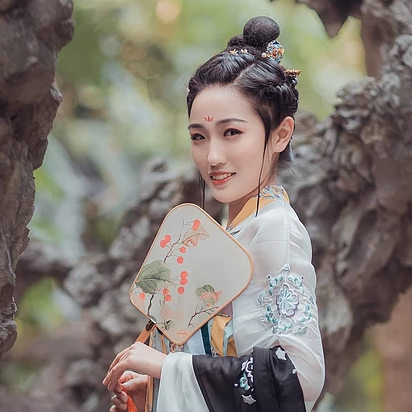 唯美汉服伤感头像，唯美古风女子真人头像
