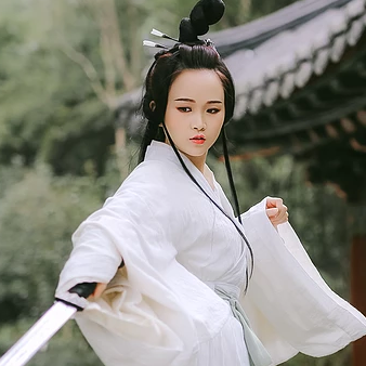 白衣侠女冷艳头像，唯美古风女子真人头像