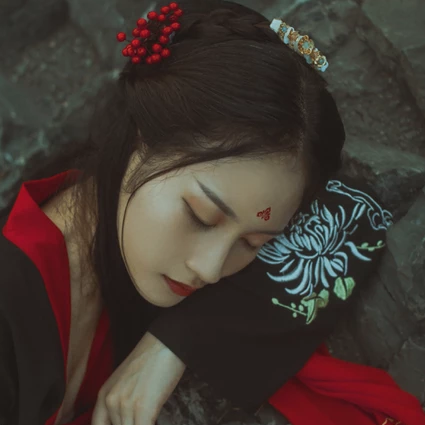 红妆带伞古风头像，唯美古风真人女子头像