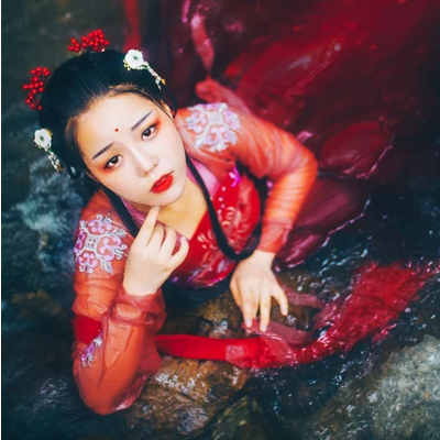 娇艳红衣女子头像，唯美古风真人头像