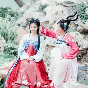 温暖情谊闺蜜头像，唯美古风女子真人头像