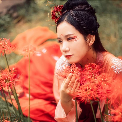 妖艳彼岸花红衣女子头像唯美古风真人头像