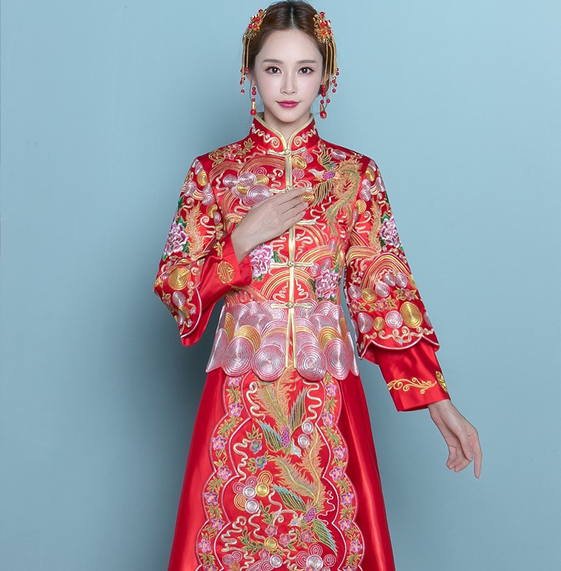 中国风高贵刺绣嫁衣，新娘结婚中式礼服