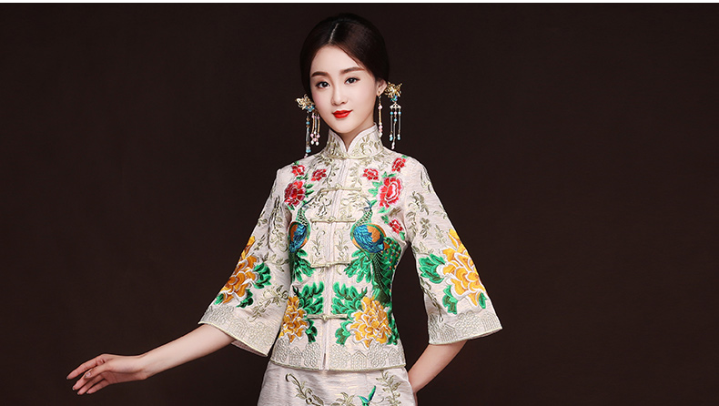中国风孔雀牡丹秀禾服，米白色新娘中式礼服