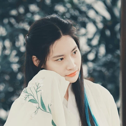 蒙眼带团扇女子头像，唯美古风真人头像