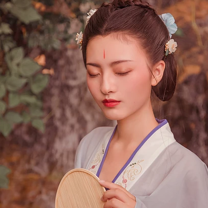 秋韵带团扇女生头像,唯美古风真人头像