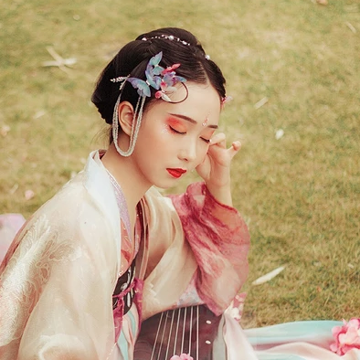 蝶莲花女生头像，唯美古风真人头像