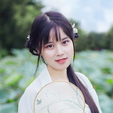 荷塘边带伞女生头像，唯美古风真人头像