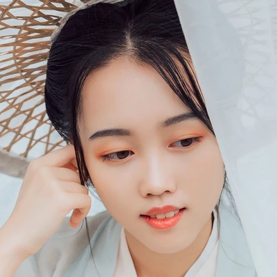 白衣侠客喝酒女生头像，唯美古风真人头像