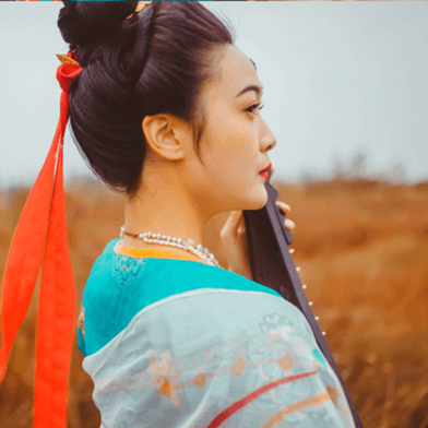红妆带折扇女生头像，唯美古风真人头像