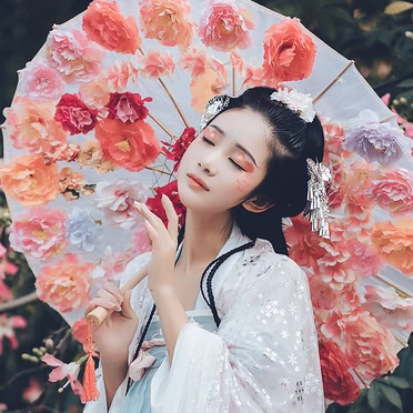 娇艳粉色桃花女生头像，唯美古风真人头像