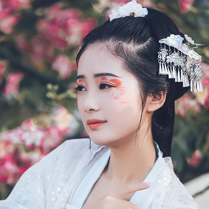 娇艳粉色桃花女生头像，唯美古风真人头像