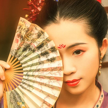 汉服带折扇女生头像,唯美古风真人头像
