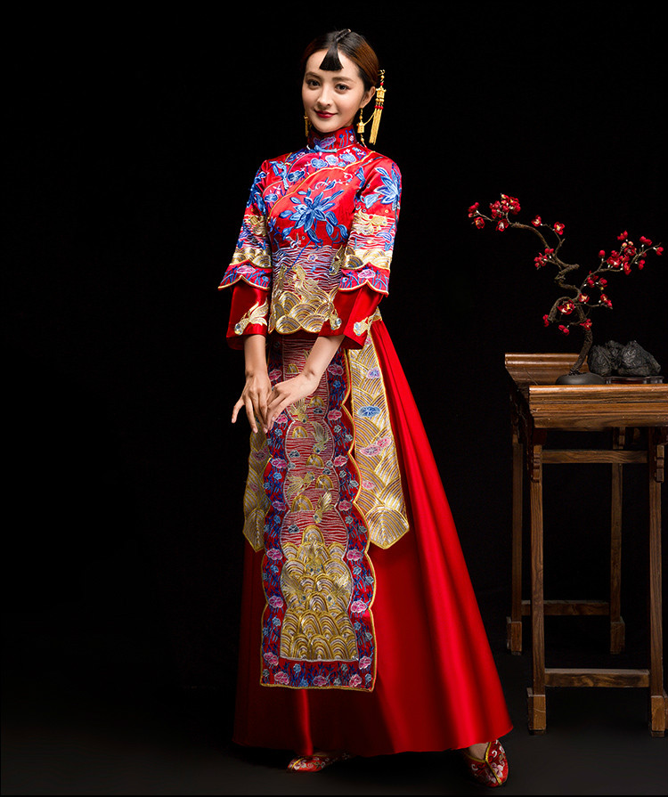 鱼莲嬉戏中式礼服，东方韵味新娘礼服